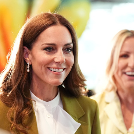 «Αγγίζει την τελειότητα»: Οι συμβολισμοί στην εμφάνιση της Κέιτ και η αποθέωση από τα βρετανικά Μέσα