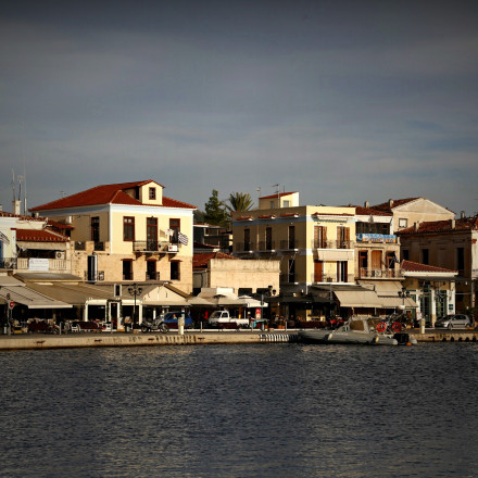 Αναφορές για μπλακ άουτ στην Αίγινα - Χωρίς ρεύμα λόγω της φωτιάς στα Μέθανα