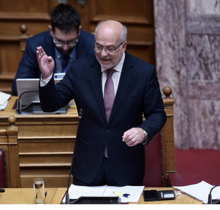 Σκληρή κόντρα στη Βουλή για το πόρισμα Καρώνη - Φλωρίδης: «Ενταφιάστηκαν ψέματα και συνωμοσιολογία» Σκληρή κόντρα στη Βουλή για το πόρισμα Καρώνη - Φλωρίδης: «Ενταφιάστηκαν ψέματα και συνωμοσιολογία»