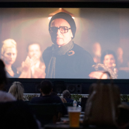 Θερινό σινεμά: Και οι νύχτες μυρίζουν γιασεμί κάτω από τον έναστρο Αττικό ουρανό