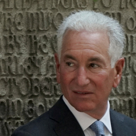 Ο Τραμπ συνεχίζει τα ρουσφέτια: Διόρισε τον... συμπέθερό του πρέσβη σε Παρίσι και Μονακό