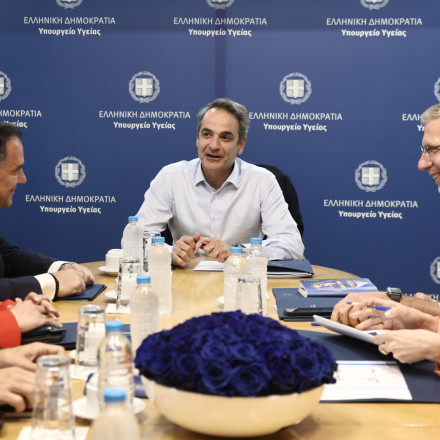 O Κυριάκος Μητσοτάκης στο υπουργείο Υγείας - Το 1566, ο νέος τηλεφωνικός αριθμός για το ΕΣΥ