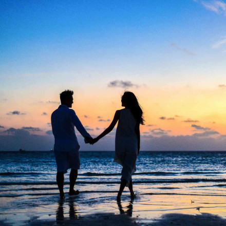 Ο έρωτας ανθίζει την άνοιξη: Η επιστήμη πίσω από τη φούντωση της λίμπιντο