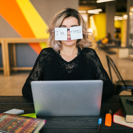 Γιατί δεν ξεκουράζεσαι ποτέ πραγματικά, ακόμη κι όταν δεν δουλεύεις