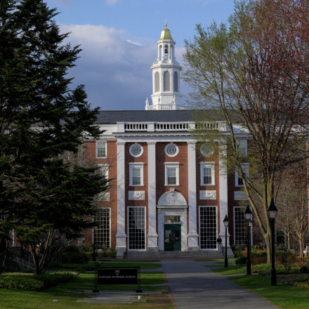 ΗΠΑ: Νέο κυβερνητικό «πρέσινγκ» στο Χάρβαρντ - Πρόσθετοι περιορισμοί πρόσβασης σε κονδύλια