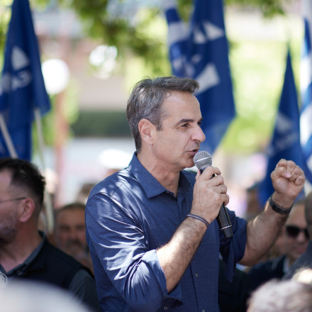 Ο Μητσοτάκης στο Αλιβέρι για το «πράσινο αποτύπωμα»