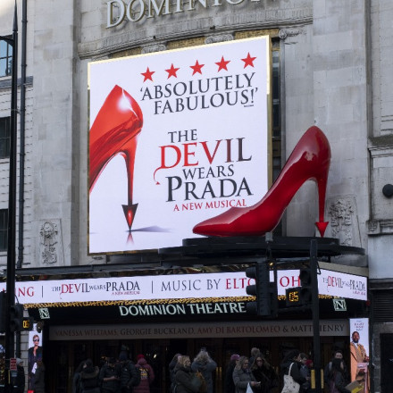 Ο διάβολος θα «ξαναφορέσει» Prada το 2026 - Πότε θα βγει το σίκουελ της ταινίας