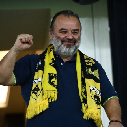 Ο Μάριος Ηλιόπουλος παραχώρησε πλοίο της SeaJets για την ταινία του Μπραντ Πιτ (video)