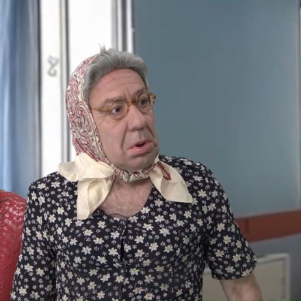 MITSI VAR: Ο Άδωνις λανσάρει το νέο, θαυματουργό νανοβραχιολάκι στα Επείγοντα