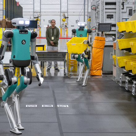 Vulcan: Το νέο ρομπότ της Amazon έχει αίσθηση της αφής και έρχεται να αντικαταστήσει τον άνθρωπο