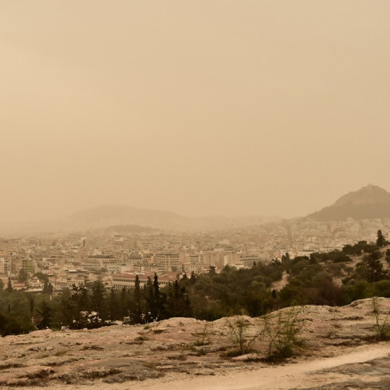 Καιρός: «Κοκτέιλ ζέστης» και αφρικανικής σκόνης - Έρχονται καταιγίδες και πτώση της θερμοκρασίας