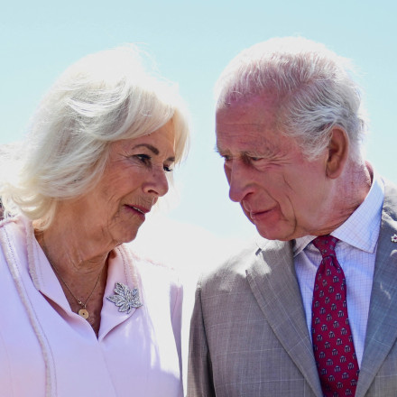 Οι συμβολισμοί του Καρόλου στον Καναδά: Η καρφίτσα της Καμίλα, η οξιά και ο «λόγος του βασιλιά»