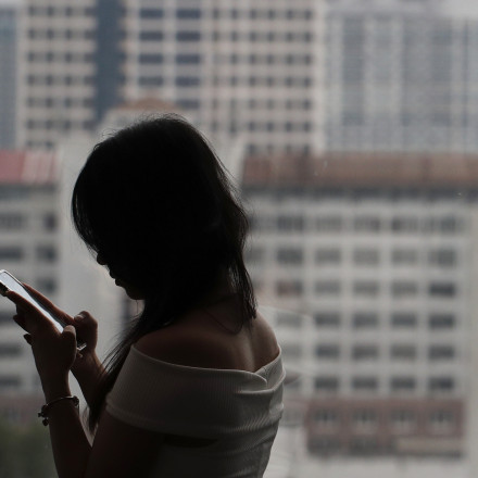 Πώς «σβήνει» η εθιμοτυπία του τηλεφώνου - Η Gen Z σε... διχασμό