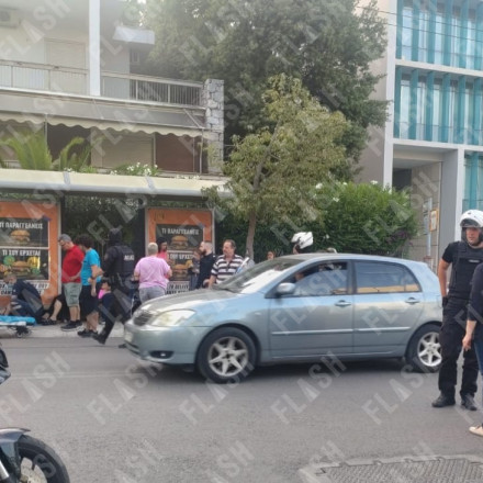 Χαλάνδρι: Βίντεο ντοκουμέντο με το όχημα να πέφτει πάνω στις γυναίκες στη στάση λεωφορείου