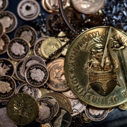 Απίστευτη ανακάλυψη στην Τσεχία: Πήγαν για πεζοπορία και βρήκαν σεντούκι με χρυσές λίρες