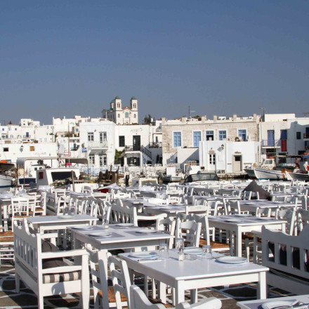 Πάρος: Παραλύει την Πέμπτη το νησί - Ποιοι απεργούν με σύνθημα «κλείνουμε για να μην μας κλείσουν»