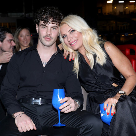 Άγγελος Λάτσιος: Ο γιος της Ελένης Μενεγάκη ανοίγει εστιατόριο στην Άνδρο