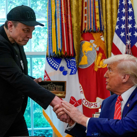 Πόσο θα μπορούσε να βλάψει ο Ντόναλντ Τραμπ τις επιχειρήσεις του Μασκ