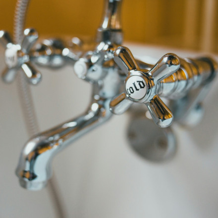 Μπάνιο με παγωμένο νερό μετά την άσκηση: Είναι καλή ιδέα ή μήπως βλάπτει;