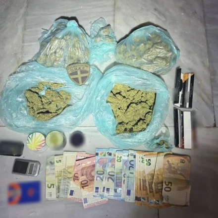 Ασπρόπυργος: Έστησε «πάγκο» και πουλούσε ναρκωτικά σε προαύλιο σχολείου - Χειροπέδες σε 23χρονο