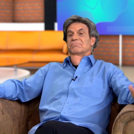 MITSI-VAR: Ο Γιάννης Μπέζος κερδίζει τον πόλεμο με τους βλάκες