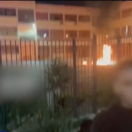 Βίντεο ντοκουμέντο: «Το κάψαμε επιτέλους» - Μαθητές πυρπόλησαν το σχολείο τους και το «γλέντησαν»