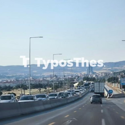 Καραμπόλα 7 αυτοκινήτων στην Περιφερειακή Οδό Θεσσαλονίκης - Επικρατεί κυκλοφοριακό κομφούζιο