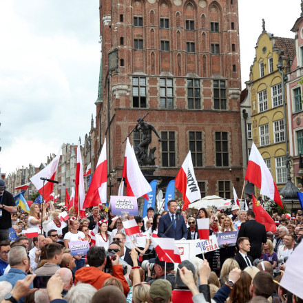 Σε κρίσιμο σταυροδρόμι η Πολωνία: Ξεκινάει ο δεύτερος γύρος των προεδρικών εκλογών