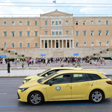 Χωρίς ταξί την Τρίτη η Αθήνα: Δείτε ποιες ώρες δεν θα κυκλοφορούν οι αυτοκινητιστές