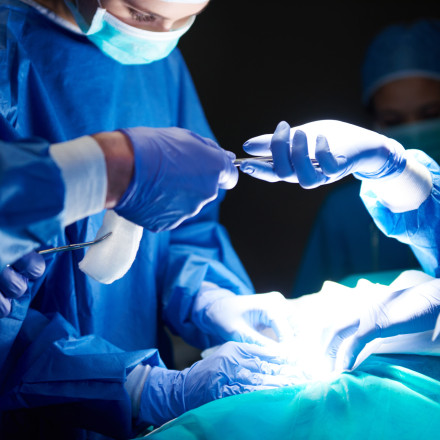 Διαβιβάζεται στην Εισαγγελία η καταγγελία για το «φακελάκι» την ώρα του χειρουργείου