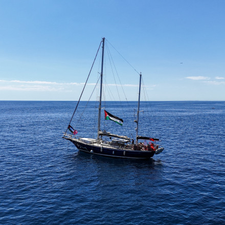 Αγωνία για το πλοίο Madleen που πάει Γάζα: «Το Ισραήλ μπλοκάρει την πρόσβαση στο διαδίκτυο»