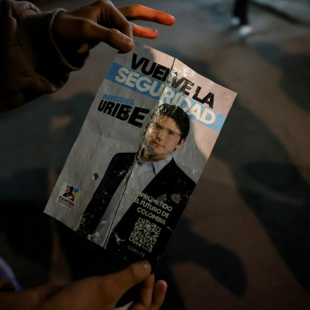 Κολομβία: Επιτυχημένο το πρώτο χειρουργείο του Μιγκέλ Ουρίμπε μετά τους πυροβολισμούς - Δίνει μάχη