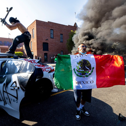 Ταραχές στο Λος Αντζελες: Τα μέλη της Εθνοφρουράς άρχισαν να φτάνουν στην πόλη των Αγγέλων