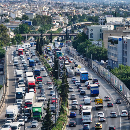 Οι αδειούχοι φεύγουν η κίνηση μένει: Κομφούζιο σε Κηφισό, Αττική Οδό, Ποσειδώνος