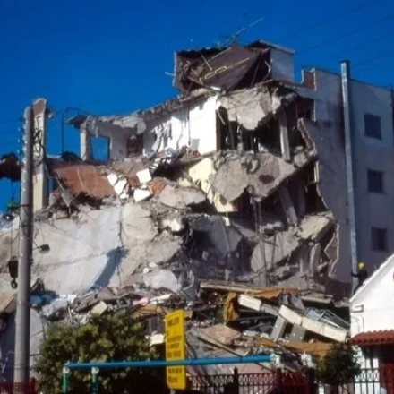 Σαν σήμερα ένας σεισμός ισοπεδώνει το Αίγιο - Η ιστορία του μικρού Ανδρέα που καθήλωσε την Ελλάδα