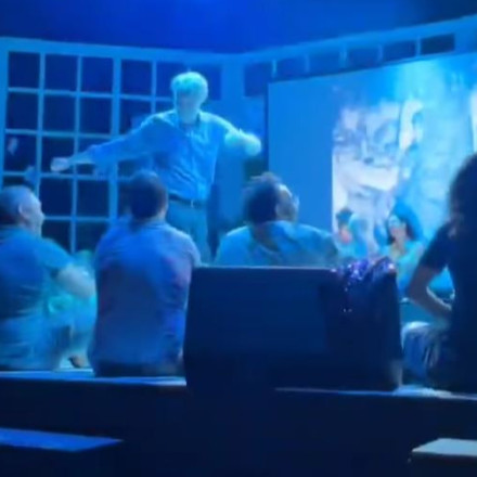 Ζεϊμπέκικο χόρεψε ο Παύλος Γερουλάνος για τον… Ανδρέα Παπανδρέου - Δείτε το απίστευτο βίντεο