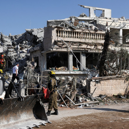 «Πυρετός» στη Μέση Ανατολή: 3 νεκροί από την ιρανική απάντηση στο Ισραήλ - Νέες εκρήξεις σε Τεχεράνη