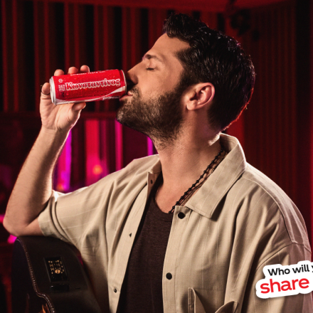 Share a Coke: Η καμπάνια της Coca-Cola επιστρέφει και δίνει το όνομα σου στο φετινό καλοκαίρι