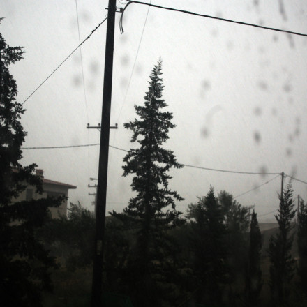 Καιρός: Άνοιξαν... οι ουρανοί στη Θεσσαλία - Για «καταιγιδοφόρο νέφος» μιλά ο Κολυδάς