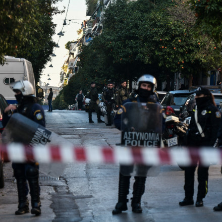 Επίθεση σε διμοιρία των ΜΑΤ στη Νέα Φιλαδέλφεια - Στο νοσοκομείο τρεις αστυνομικοί