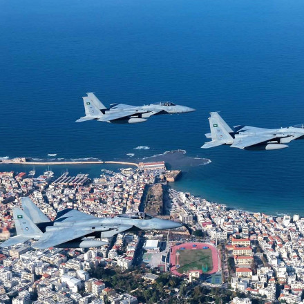 Συναγερμός στην Κρήτη: Συνελήφθη Αζέρος να φωτογραφίζει τις βάσεις στη Σούδα