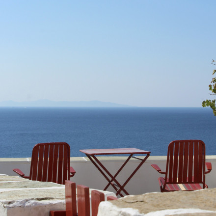 Ακρίβεια: Ένας στους δύο δεν θα κάνει διακοπές- Στροφή σε οικονομικές λύσεις, εξοχικά και μαγείρεμα