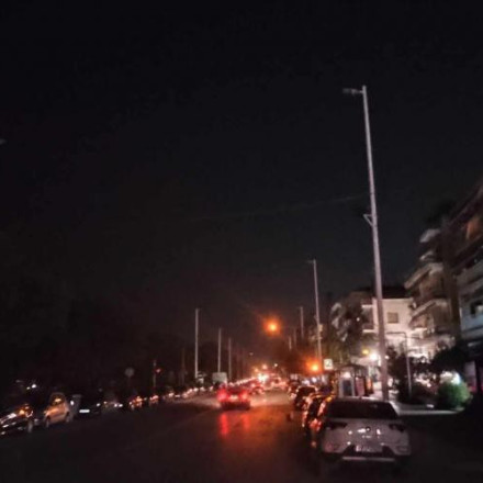 Θεσσαλονίκη: Μεγάλη περιοχή «βυθίζεται» στο σκοτάδι – Ταλαιπωρία κατοίκων (ΦΩΤΟ)