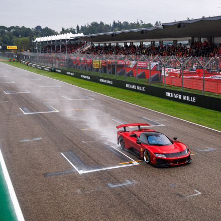 Λεκλέρ & Χάμιλτον τρελαίνονται με την F80 – το νέο supercar των 3 εκατομμυρίων ευρώ