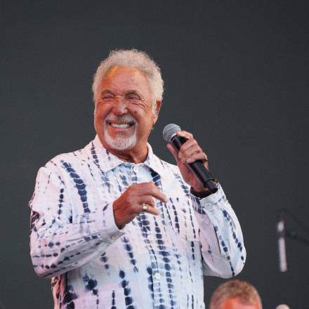 Tom Jones: Ο Sir που θα απολαύσουμε στον Λυκαβηττό (21/6) δεν είναι μόνο "Sex Bomb"