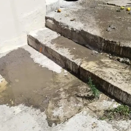 Αποπνικτική Κυριακή στην Παλιά Πόλη Ναυπλίου – Τα λύματα ξεχείλισαν στον Ψαρομαχαλά