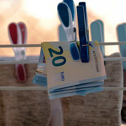 Στο μικροσκόπιο των Αρχών σύμβουλος σχολικών επιτροπών για ξέπλυμα χρημάτων ύψους 400.000 ευρώ