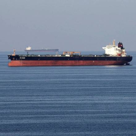 «Βράζει» η παγκόσμια ναυτιλία: Εντολή Cosco στα πλοία του Περσικού να μεταφερθούν σε ασφαλή ύδατα