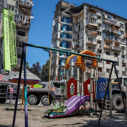 Μεσίστιες σημαίες στο Κίεβο: 28 νεκροί, ανάμεσά τους παιδιά, στο φονικότερο χτύπημα για φέτος