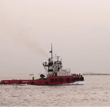 Διώρυγα του Σουέζ: Ρυμουλκό πλοίο βυθίστηκε μετά από σύγκρουση με τάνκερ